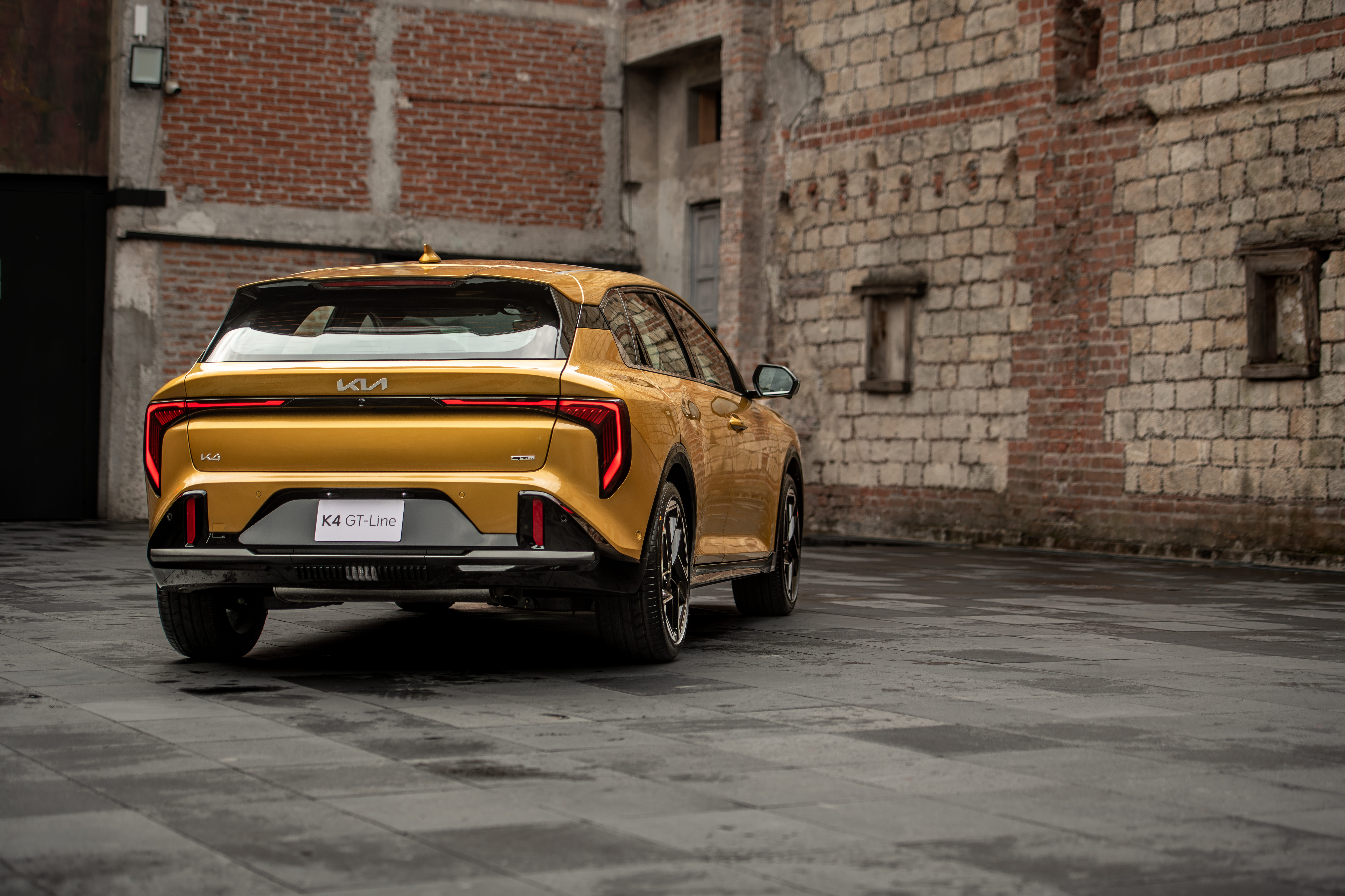 Kia K4 Hatchback alta 19