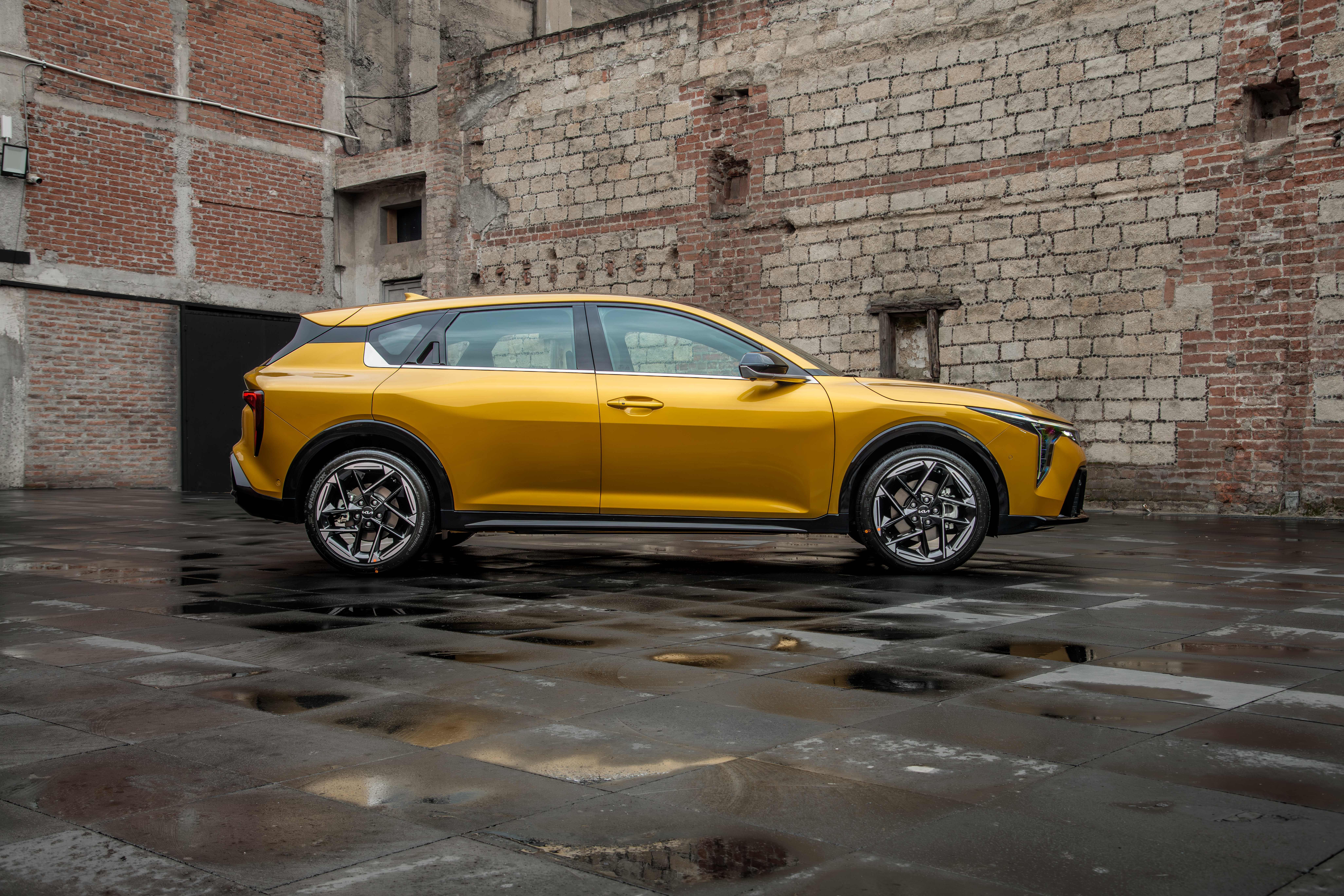 Kia K4 Hatchback 16