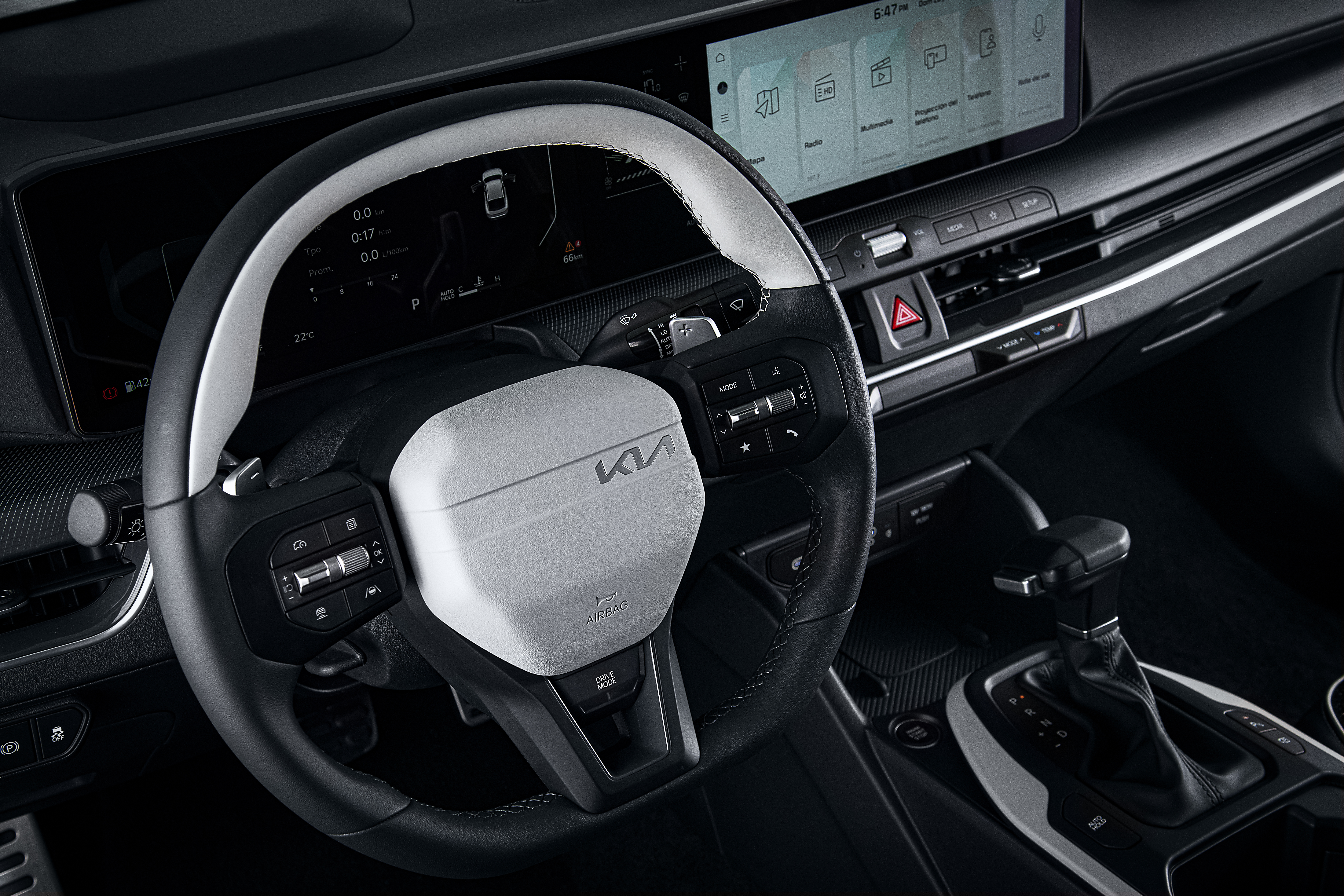 Kia K4 tiene uno de los 10 mejores interiores de 2025 de acuerdo con Wards “10 Best Interiors & UX”