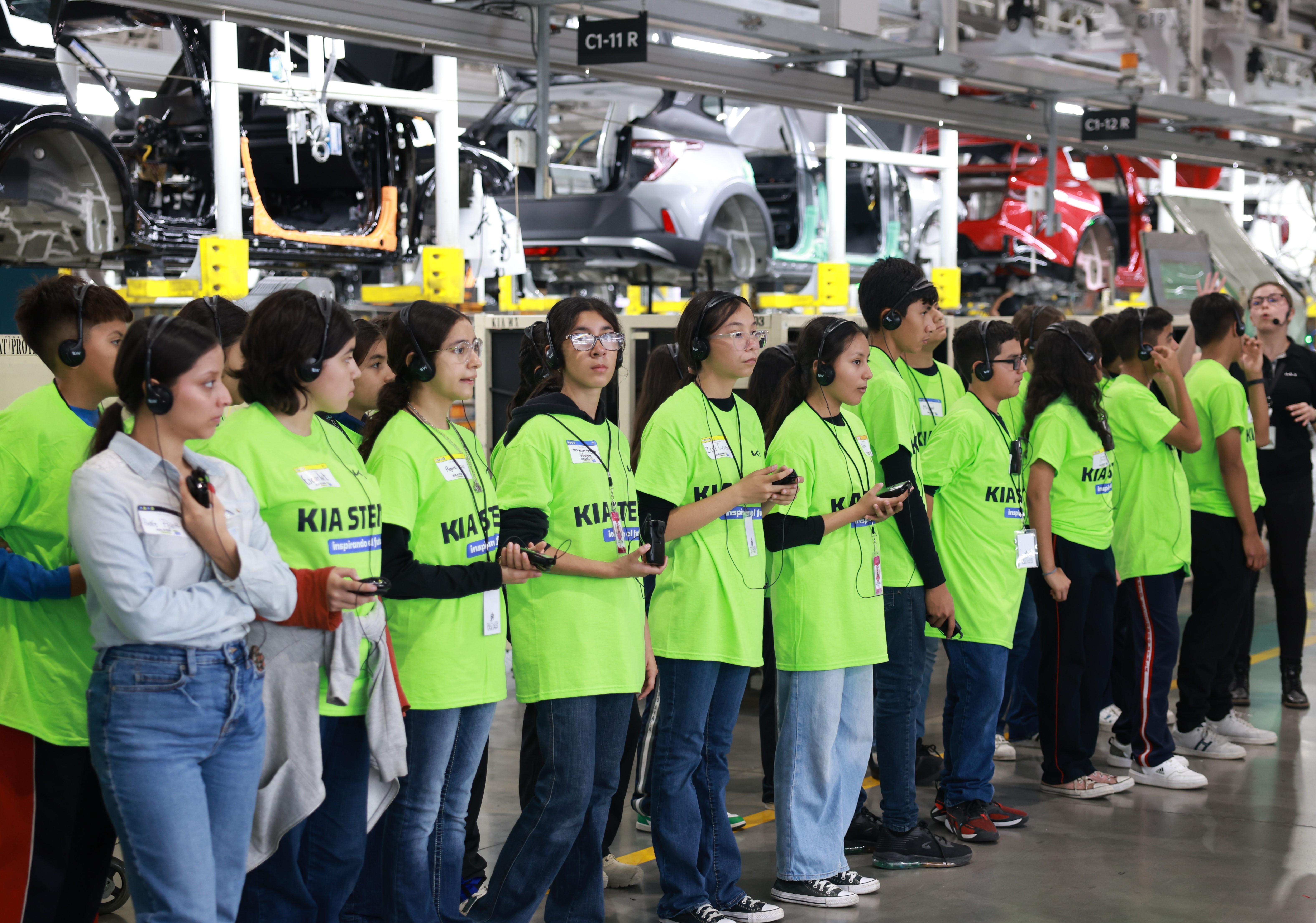 Kia México cierra con éxito la edición 2025 de su programa “Kia STEM”