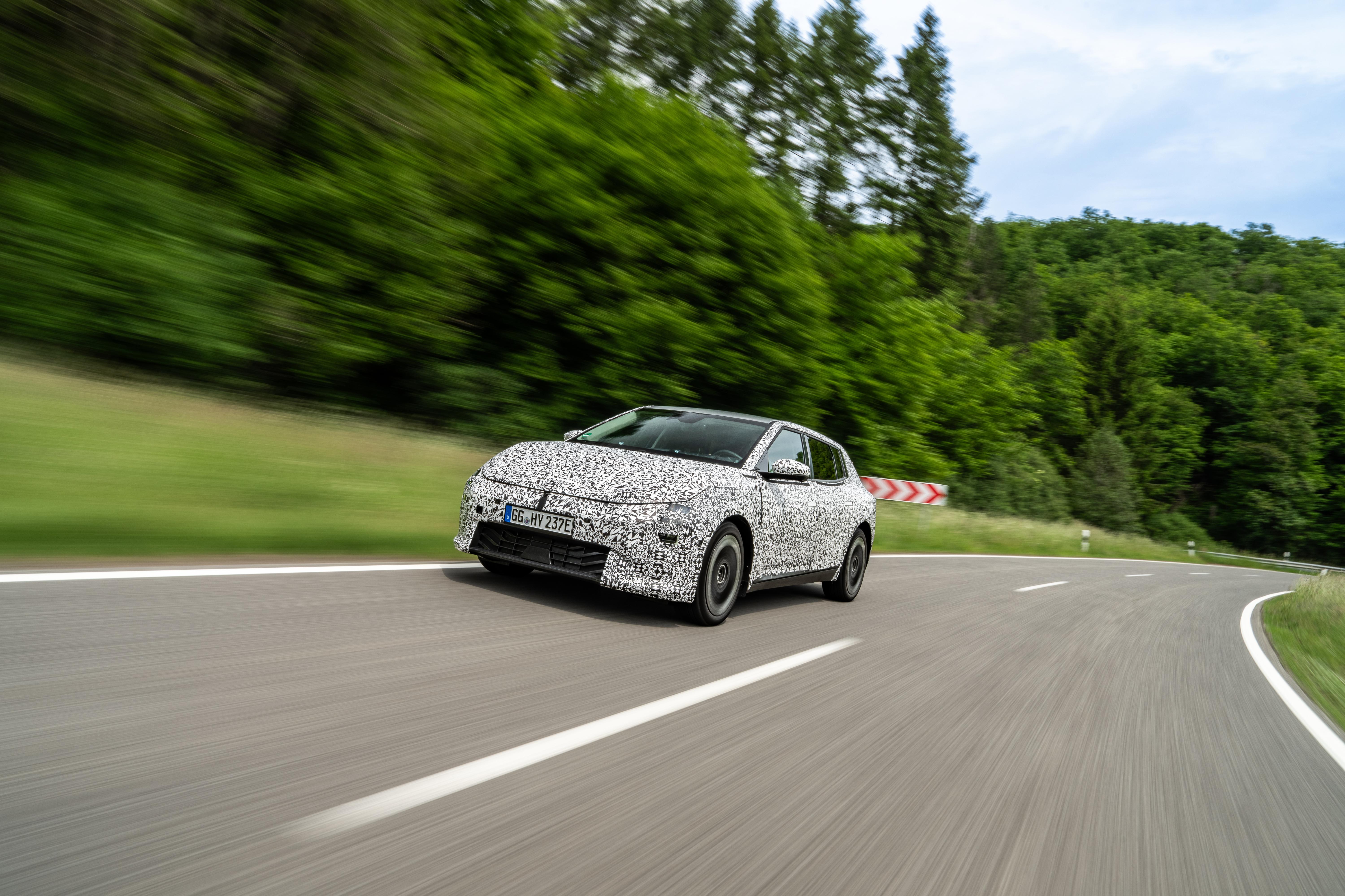 Original-28065-kia-ev4-undergoes-testing-in-europe12