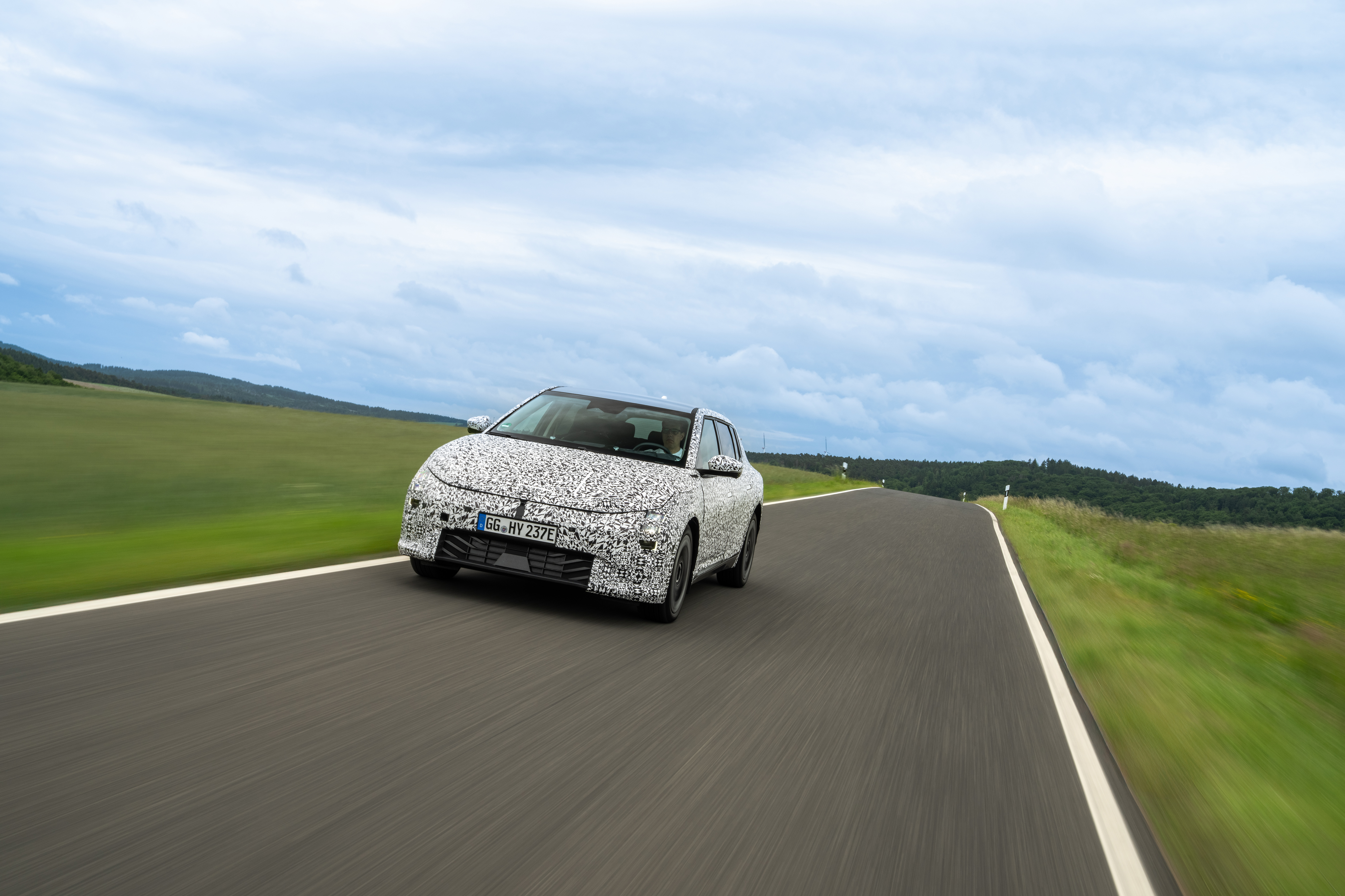 Original-28074-kia-ev4-undergoes-testing-in-europe03