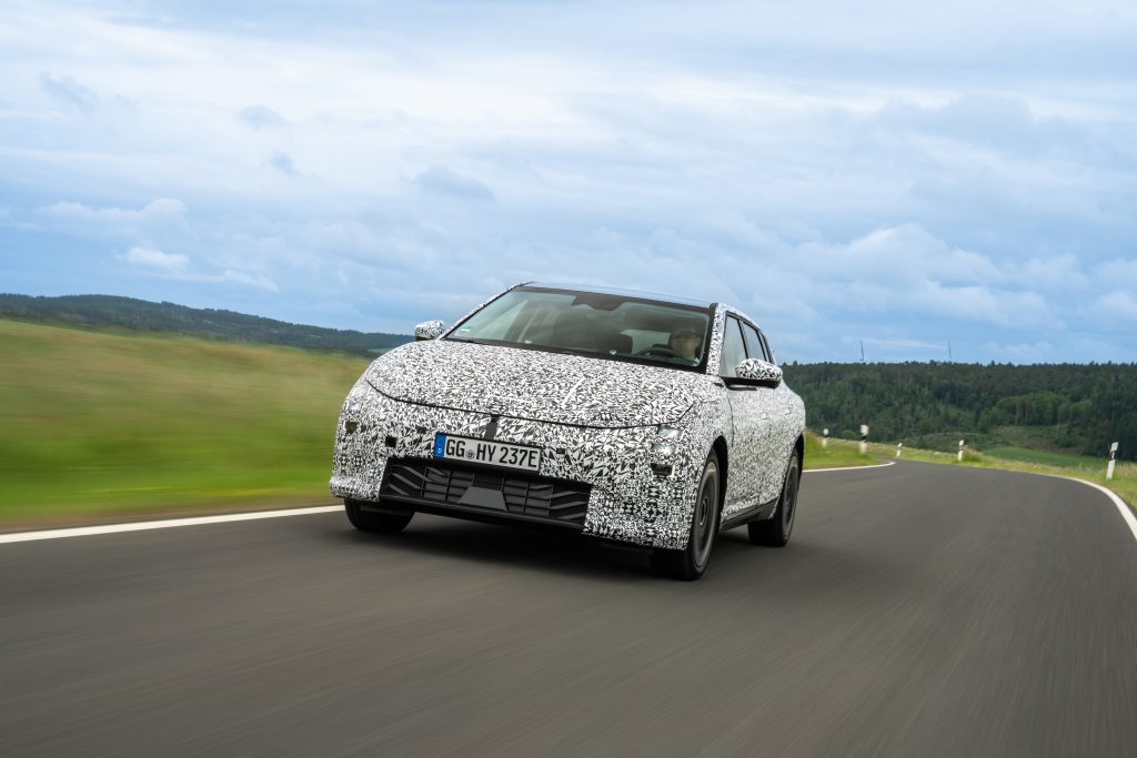 Original-28075-kia-ev4-undergoes-testing-in-europe02