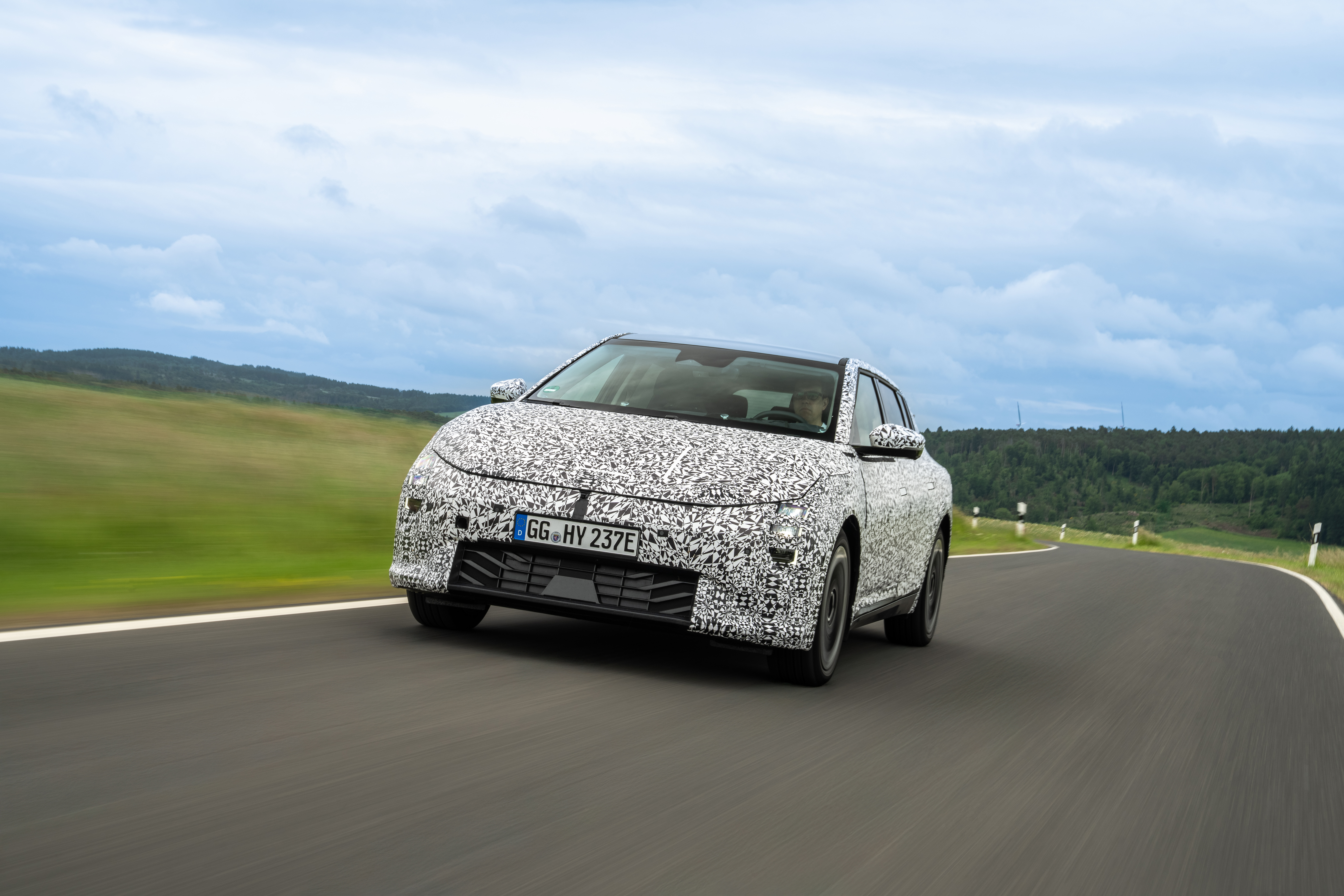 Original-28075-kia-ev4-undergoes-testing-in-europe02