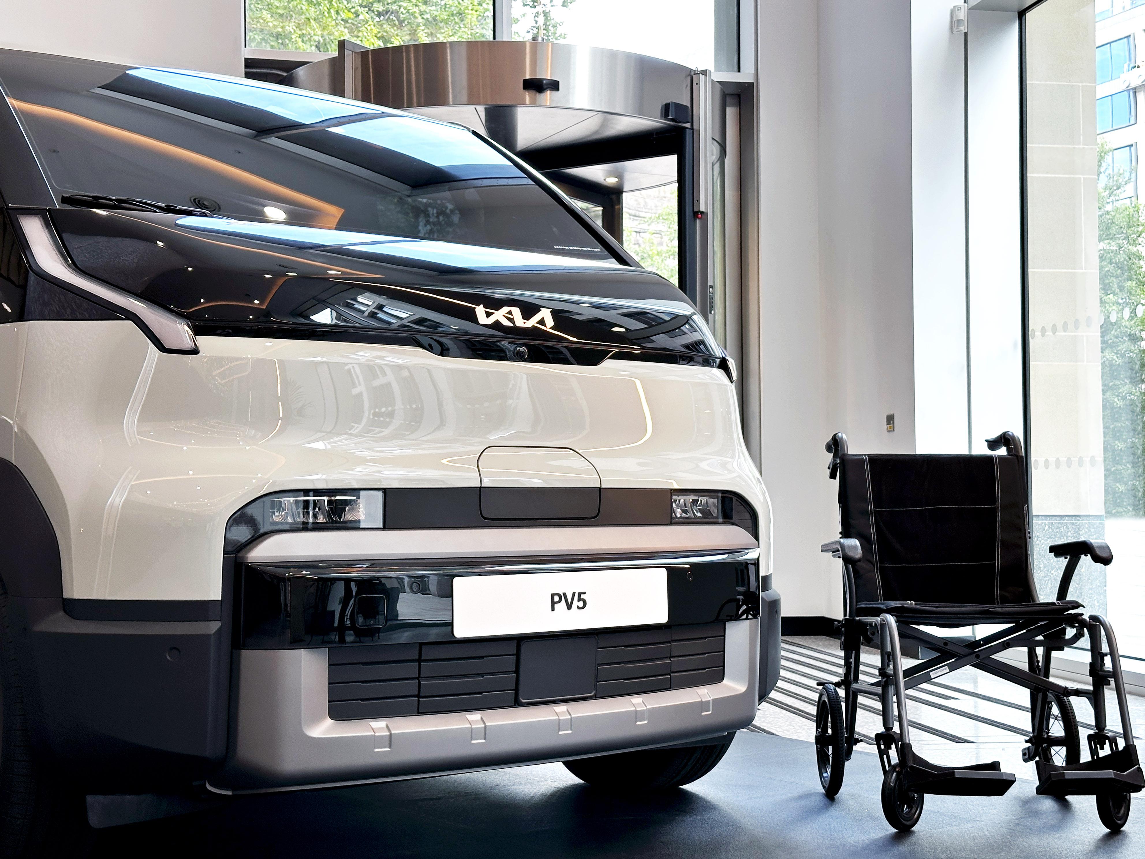 Kia presenta el PV5 WAV: una nueva era de vehículos eléctricos accesibles para sillas de ruedas