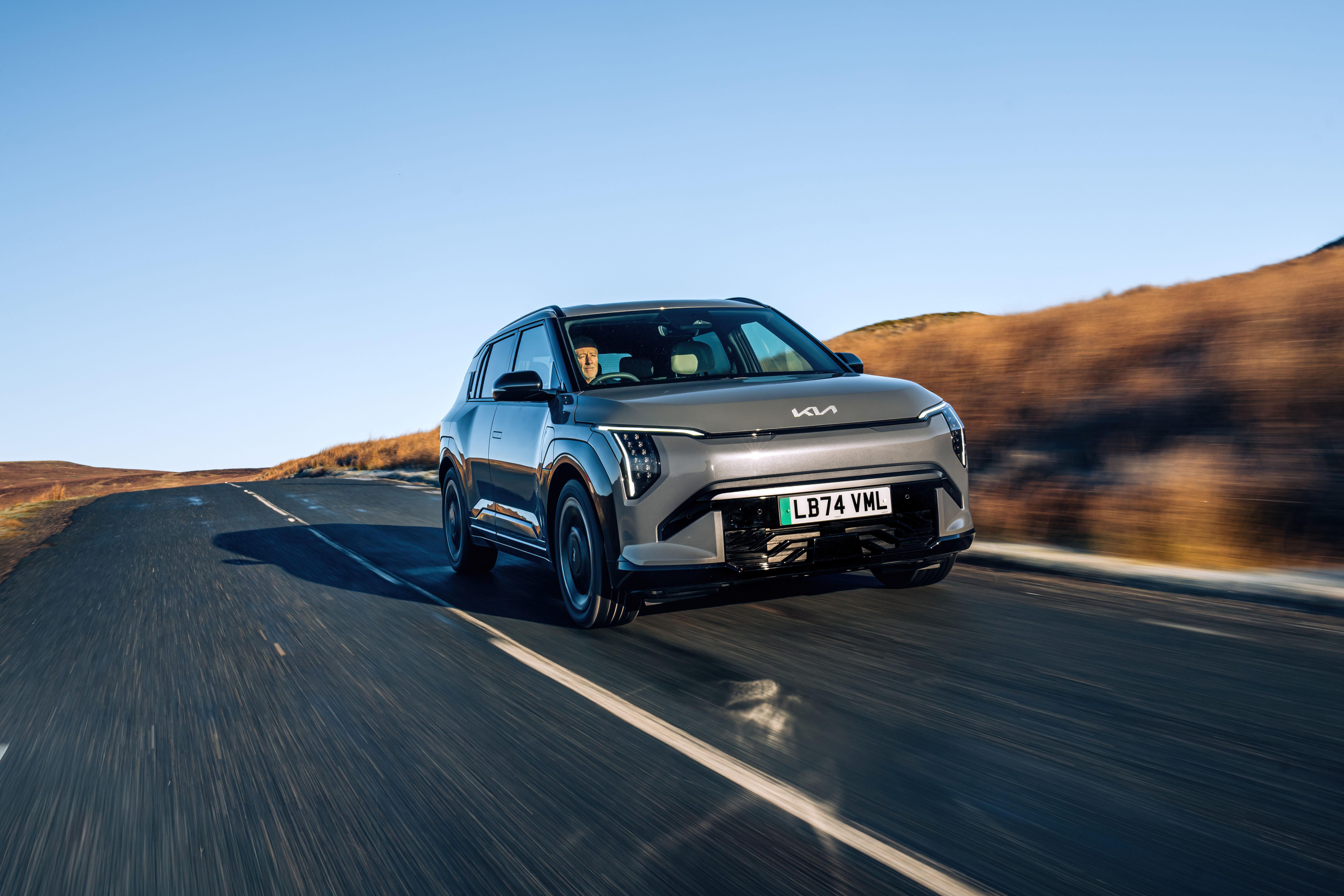 Kia obtiene doble triunfo en los premios What Car? Electric Car 2025