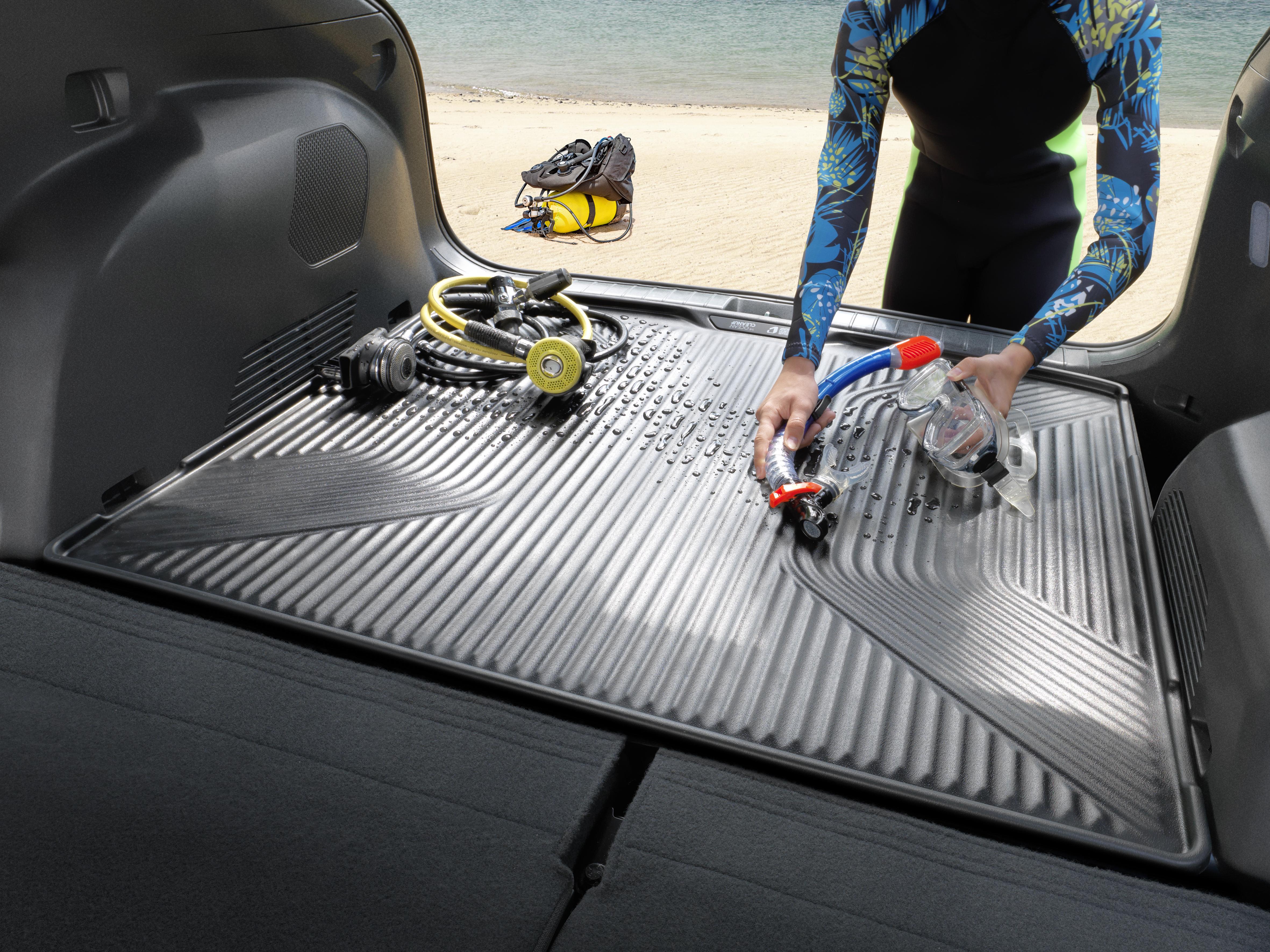 Kia presenta el primer accesorio del mundo para automóviles fabricado con plástico reciclable extraído de la Gran Isla de Basura del Pacífico